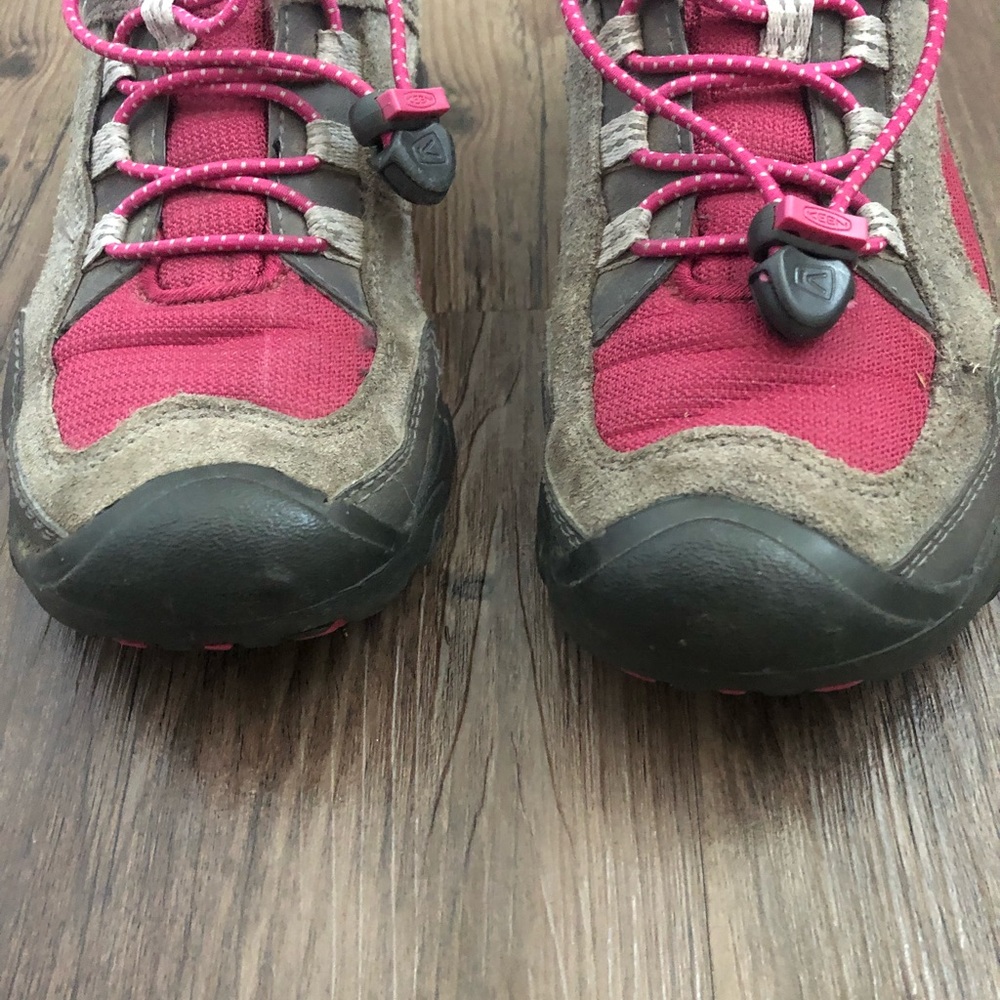 Gently used Keen hiking shoes - Picture 4 of 5